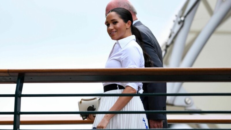 Erst kurz vor Beginn des Tennis-Matches erschien auch Herzogin Meghan in Wimbledon. (Bild: PA Wire)