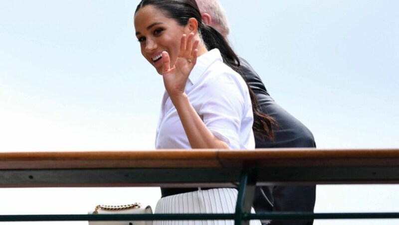 Herzogin Meghan winkte ihren Fans in Wimbledon zu. (Bild: PA Wire)