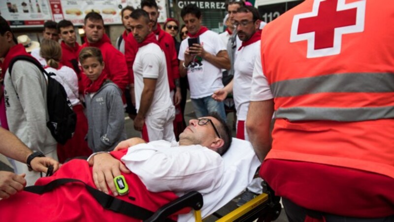 Auch bei der letzten Hatz gab es Verletzte zu behandeln. (Bild: AFP)