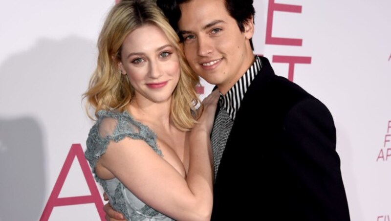 Lili Reinhart und Cole Sprouse (Bild: 2019 Getty Images)