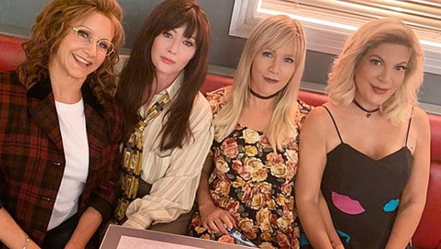 Tori Spelling (rechts außen) mit ihren „Beverly Hills“-Kolleginnen Gabrielle Carteris, Shannen Doherty und Jennie Garth (von links) (Bild: instagram.com/torispelling)