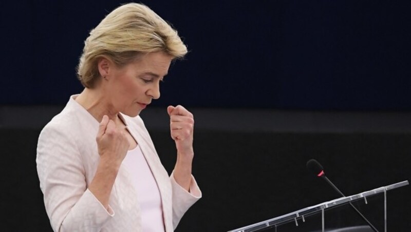 Von der Leyen musste während ihrer Rede auch an ihre eigene Familiengeschichte denken. (Bild: APA/AFP/FREDERICK FLORIN)