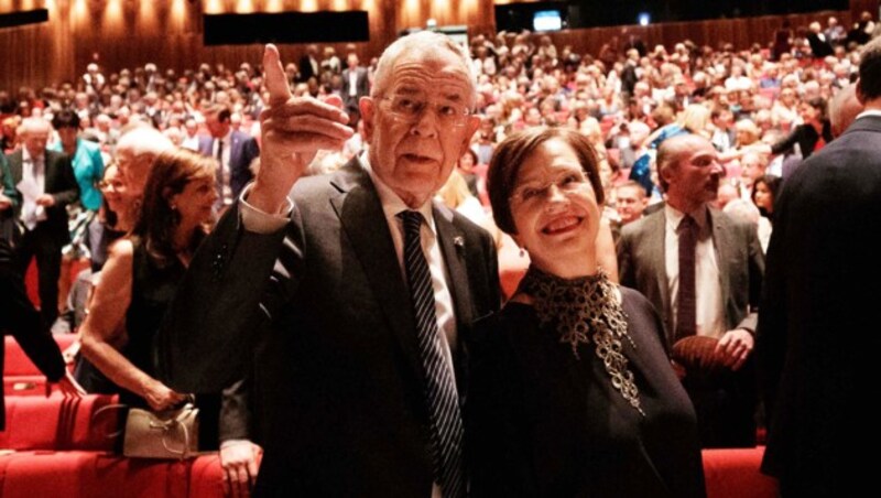 Alexander Van der Bellen und Doris Schmidauer (Bild: APA/BUNDESHEER/PETER LECHNER)