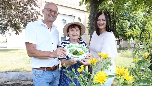 Annelie Wagner mit Ortschef Heidenreich und Astrid Eisenkopf (Bild: Reinhard Judt)