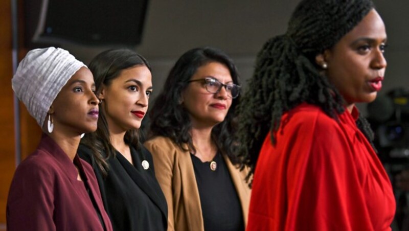 Die Adressatinnen von Trumps Furor: Ilhan Omar, Alexandria Ocasio-Cortez, Rashida Tlaib, Ayanna Pressley (v.l.) (Bild: APA/AFP/BRENDAN SMIALOWSKI)