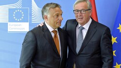 Ein äußerst schwieriges Verhältnis: Ungarns Premier Viktor Orban und der damals noch amtierende Kommissionspräsident Jean-Claude-Juncker (Bild: AFP PHOTO/THIERRY CHARLIER)