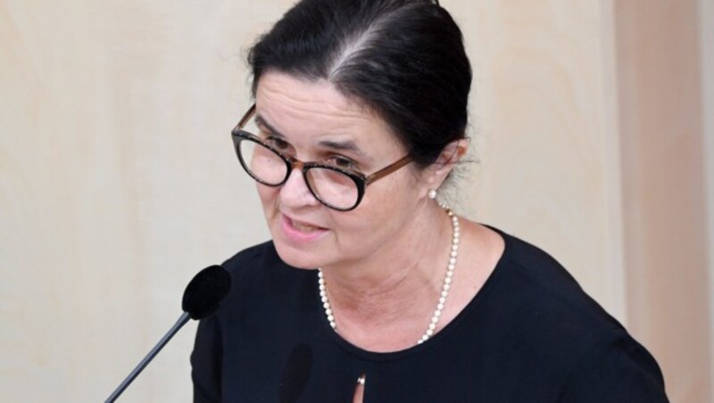 Sozialministerin Brigitte Zarfl (Bild: APA/ROLAND SCHLAGER)