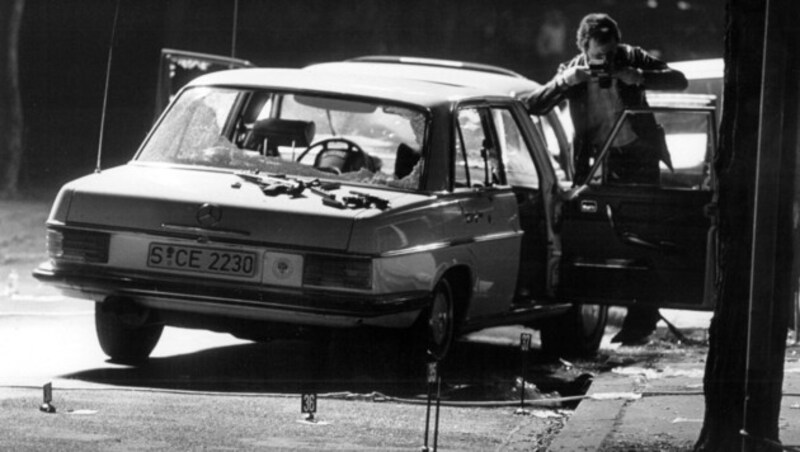 Der Arbeitgeberpräsident Hanns Martin Schleyer wurde im September 1977 von der RAF in Köln entführt. Schleyer wurde am 19. Oktober 1977 im Kofferraum eines Autos in Mühlhausen ermordet aufgefunden. (Bild: dpa/A0722 Bertram)