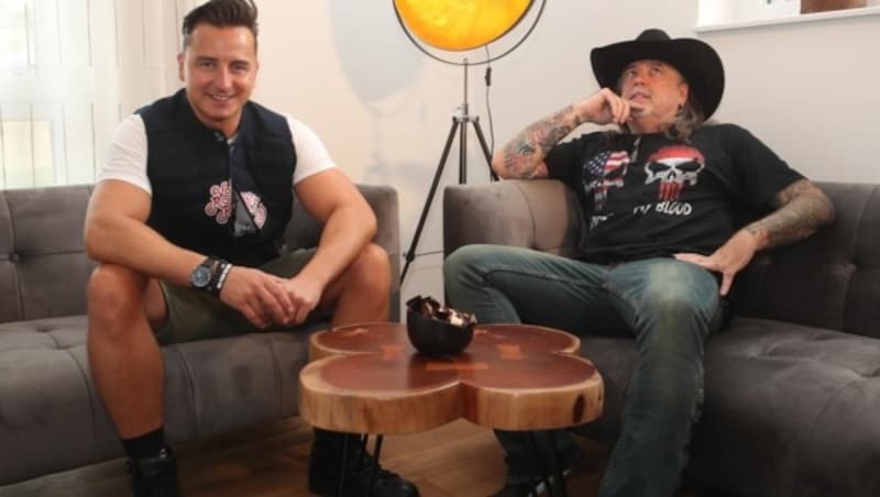 Andreas Gabalier und Star-Tätowierer Mario Barth (Bild: Sepp Pail)