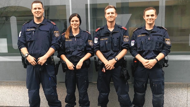 Dieses Polizisten-Quartett rettete in Wels ein Gasopfer. (Bild: Polizei OÖ)
