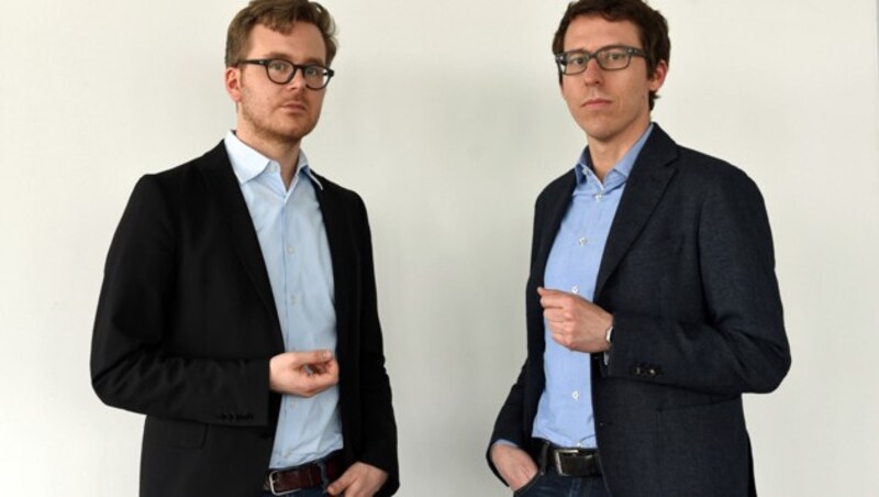 Das „Süddeutsche“-Aufdeckerduo Obermaier (li.) und Obermayer (Bild: CHRISTOF STACHE/AFP)