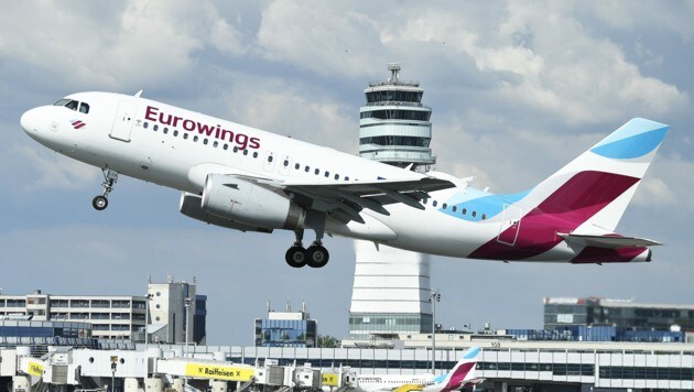 Eine Eurowings-Maschine beim Start am Flughafen Wien-Schwechat (Bild: APA/ROBERT JAEGER)