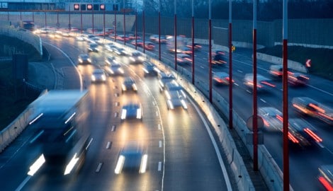 Wilde Verfolgungsjagd auf der Südosttangente – allerdings zu Fuß. (Bild: APA/Georg Hochmuth (Symbolbild))