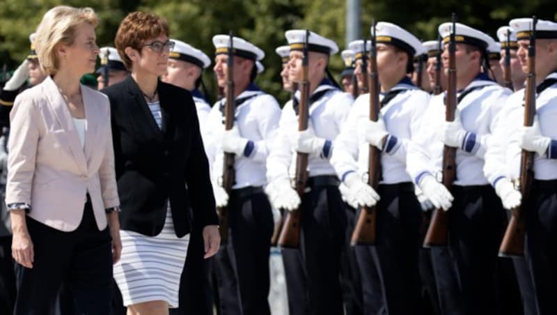 CDU-Chefin Annegret Kramp-Karrenbauer übernimmt das Verteidigungsministerium von der neuen EU-Kommissionspräsidentin Ursula von der Leyen. (Bild: APA/AFP/AXEL SCHMIDT)