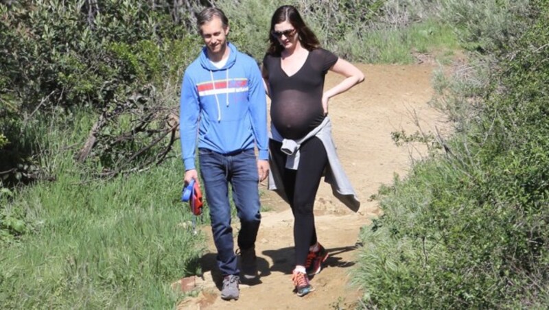 Adam Shulman und seine schwangere Frau Anne Hathaway (Bild: www.PPS.at)