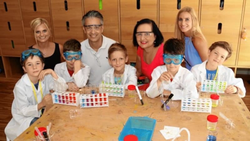 Waren von den kleinen Talenten beeindruckt: Lisa Glück, Kurt Hohensinner, Elisabeth Meixner und Anna Pongratz (v. li.) (Bild: Christian Jauschowetz)