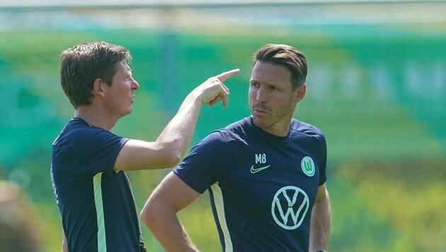 Wolfsburg-Coach Oliver Glasner mit seinem Salzburger Athletiktrainer Mike Berktold. (Bild: Scharinger Daniel)
