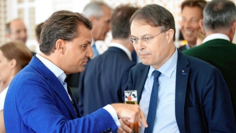 Auch Salzburgs IV-Präsident Peter Unterkofler und Spar-Chef Gerhard Drexel diskutierten angeregt im Wintergarten des Hotel Sacher. (Bild: ANDREAS TROESTER)