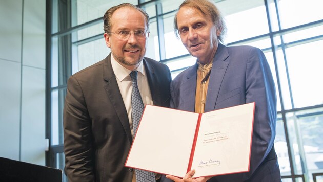 Kulturminister Alexander Schallenberg und Michel Houellebecq (Bild: NEUMAYR)