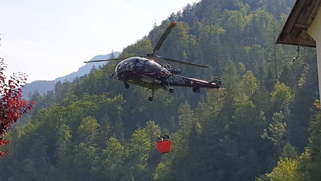 Hubschraubereinsatz beim Waldbrand in Wlldalpen (Bild: BFV Liezen)