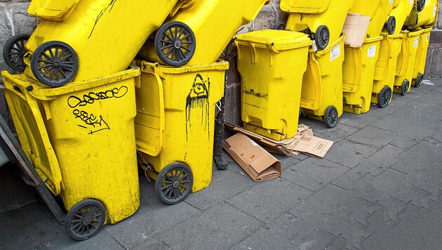 Schmutzkübel: Der Wahlkampf ist jetzt schon am Tiefpunkt angelangt. Alle Beteuerungen für eine saubere Auseinandersetzung nutzten bisher nichts. (Bild: stock.adobe.com)