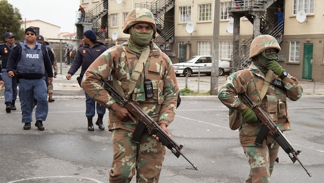Patrouille in Kapstadts Township Manenberg (Bild: AFP)