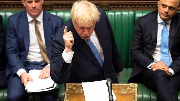 Erklärte die Vorbereitungen auf einen ungeregelten EU-Austritt seines Landes zur „höchsten Priorität“: Premierminister Boris Johnson (Bild: AP)