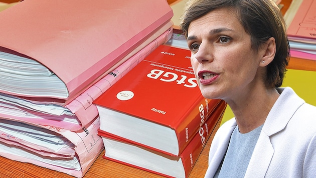 SPÖ-Chefin Pamela Rendi-Wagner fordert ein Ende der Einsparungen bei der Justiz. (Bild: APA/EXPA/ERICH SPIESS, APA/ROLAND SCHLAGER, krone.at-Grafik)