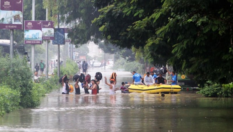 Überschwemmung in Vadodara (Indien) (Bild: AFP )