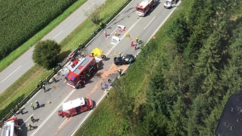 Bei dem Verkehrsunfall sind vier Personen getötet worden - darunter ein Kind. (Bild: C 11)