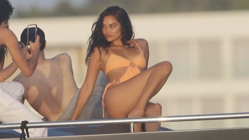 Shanina Shaik hat kurzerhand ihren Kumpel zum Knipsen der Instagram-Urlaubs-Schnappschüsse eingespannt. (Bild: www.PPS.at)