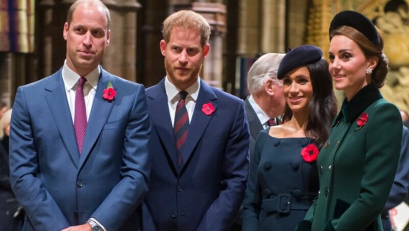 Prinz William und Prinz Harry mit ihren Ehefrauen Meghan und Kate (Bild: AFP)