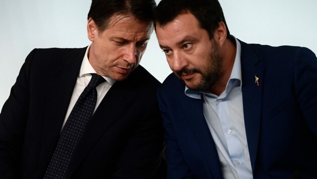 Italiens Regierungschef Giuseppe Conte (li.) und Lega-Chef Matteo Salvini (Bild: AFP)