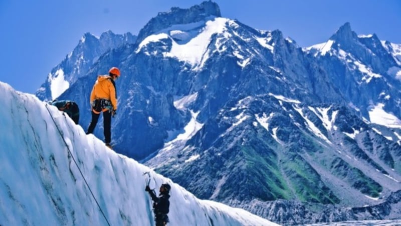 Eisklettern unterhalb des Grand Jorasses (Bild: Wallner Hannes/Kronenzeitung)