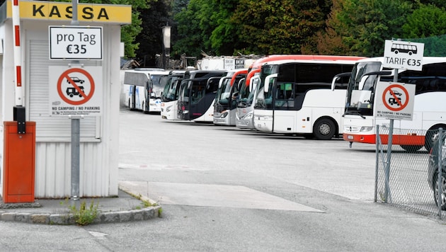 Busparkplatz Sowi Innsbruck (Bild: Andreas Fischer)