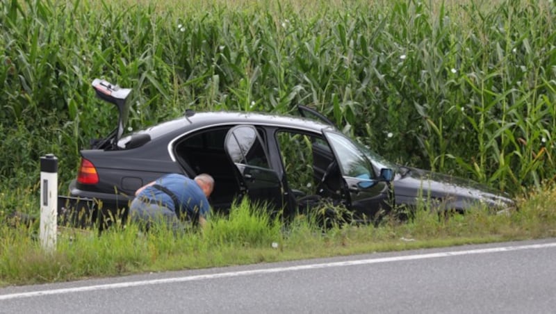 ABD0080_20190812 - WELS - STERREICH: ZU APA0078 VOM 12.8.2019 - Ein berfall auf einen Geldtransporter der Post ist am Montag, 12. August 2019, in Wels gescheitert. Zwei Tter konnten bereits gefasst werden, ein Mann befindet sich noch auf der Flucht. Bei den beiden gefassten Ttern handelt es sich um zwei Tschetschenen im Alter von 28 und 31 Jahren. - FOTO: APA/LAUMAT.AT/MATTHIAS LAUBER (Bild: APA/LAUMAT.AT/MATTHIAS LAUBER)