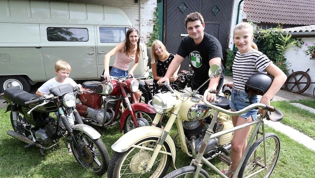 Grüße aus der Vergangenheit: Der 21-jährige Sammler liebt alte Mopeds und Motorräder. (Bild: Reinhard Judt)