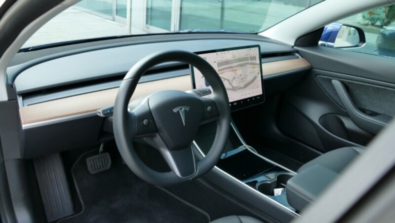 Der Innenraum des Tesla Model 3 kam bei den Testern nicht gut an. (Bild: Stephan Schätzl)