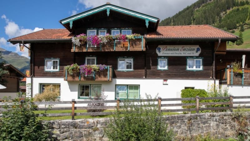 Die „Pension Enzian“, die seit 2012 der Wiener FPÖ-Vorfeldorganisation „Freiheitliches Bildungsinstitut St. Jakob in Osttirol“ gehört (Bild: APA/EXPA/Johann Groder)