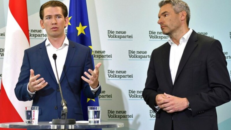 Kurz (li.) und Nehammer (Bild: APA/HERBERT NEUBAUER)