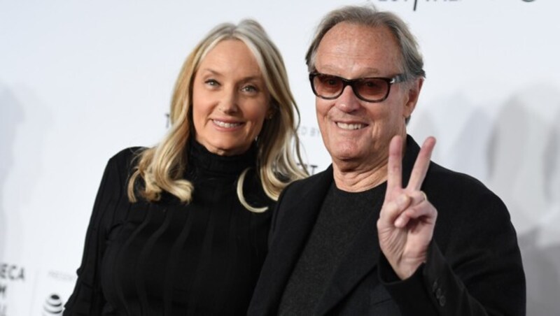 Peter Fonda mit seiner Frau Margaret DeVogelaere im Jahr 2017 (Bild: AFP )