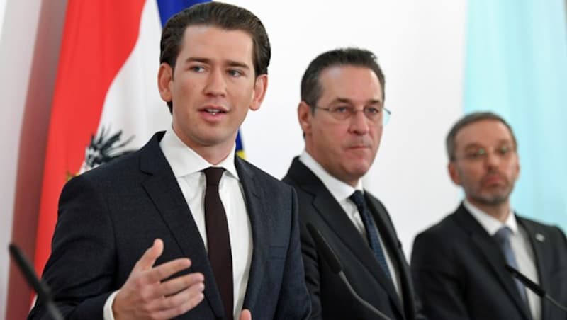 Ein Bild aus besseren Tagen, als es noch Türkis-Blau mit Kanzler Kurz und Vizekanzler Strache gab (Bild: APA/HANS KLAUS TECHT)