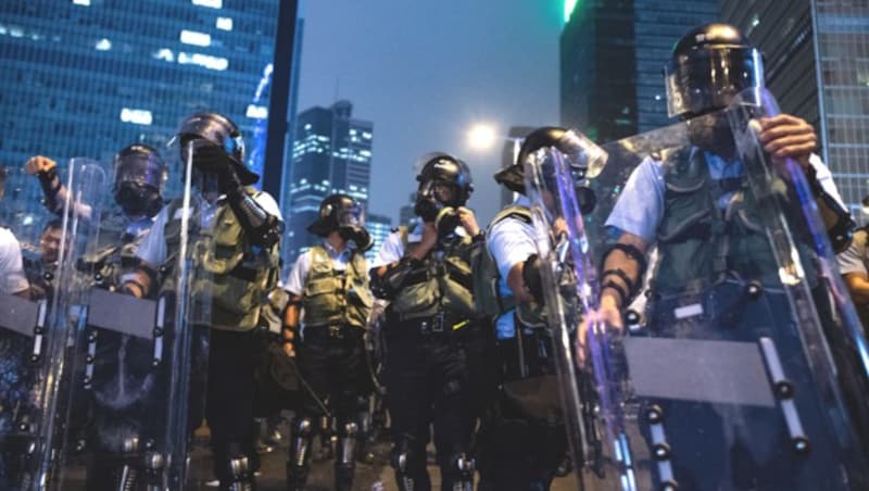 Seit Juni gibt es Massenproteste in Hongkong - die Exekutive geht gewaltsam gegen die Demonstranten vor. (Bild: AFP)