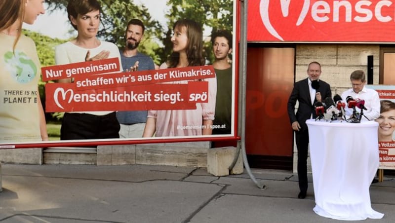 SPÖ-Bundesgeschäftsführer Thomas Drozda (li.) und Wahlkampfleiter Christian Deutsch (Bild: APA/HERBERT PFARRHOFER)