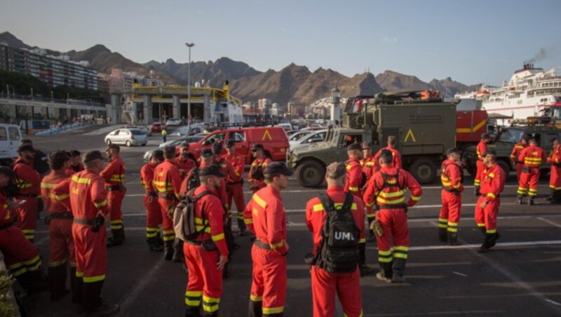 Die spanische Armee hat zahlreiche Notfalleinheiten vom Festland auf die Urlaubsinsel entsandt. (Bild: APA/AFP/DESIREE MARTIN)