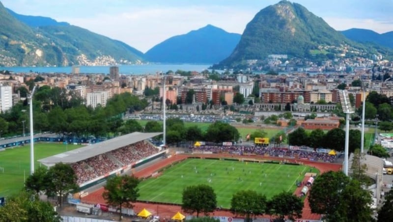 Das Stadio di Cornaredo und dahinter der Luganersee - das ist die neue Heimat von Sandi Lovric. (Bild: FC Lugano)