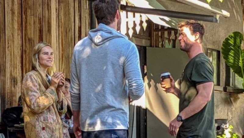 Isabel Lucas traf sich vor Kurzem in Byron mit Liam Hemsworth und Bruder Chris. (Bild: www.PPS.at)