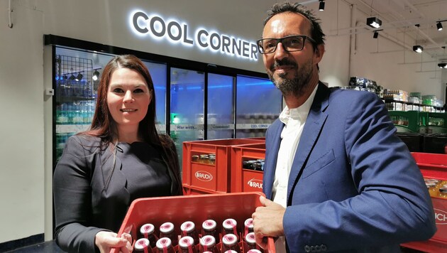 Peter Paul Mölk mit SCW-Leiterin Claudia Lehner-Linhard im neuen T&G-Shop. (Bild: Barbara Kneidinger)