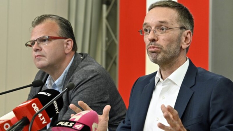 Das FPÖ-Duo Jenewein (li.) und Kickl (Bild: APA/HANS PUNZ)