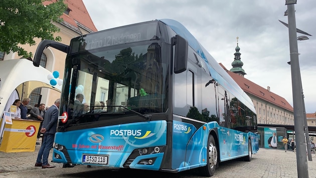Die neueste Version des Wasserstoffbusses macht Station in Klagenfurt. (Bild: Leitner Tom/Kronenzeitung)